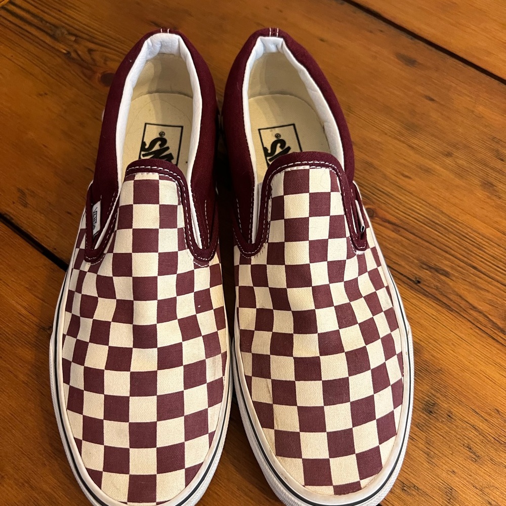 Classic Slip-On Checkerboard Shoe Burgundy/off white  woman’s 9 men’s 7.5